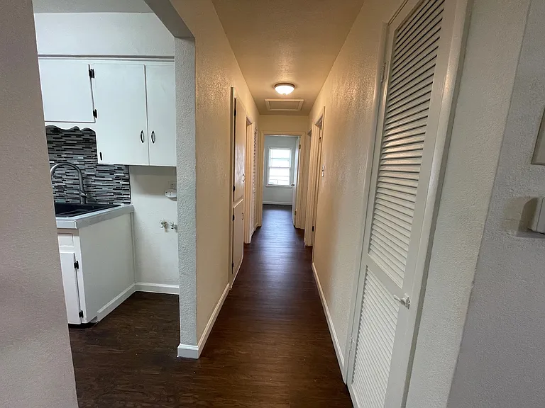 4749 Laverda Dr — Photo 30
