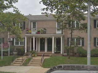 6105 224th St, Oakland Gardens, NY 11364