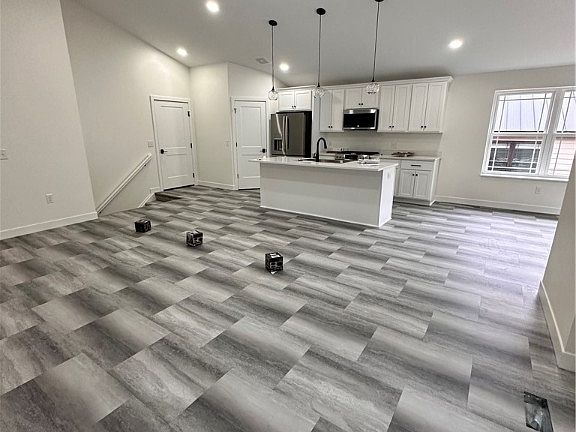 3rd image of 1024 Willow Dr