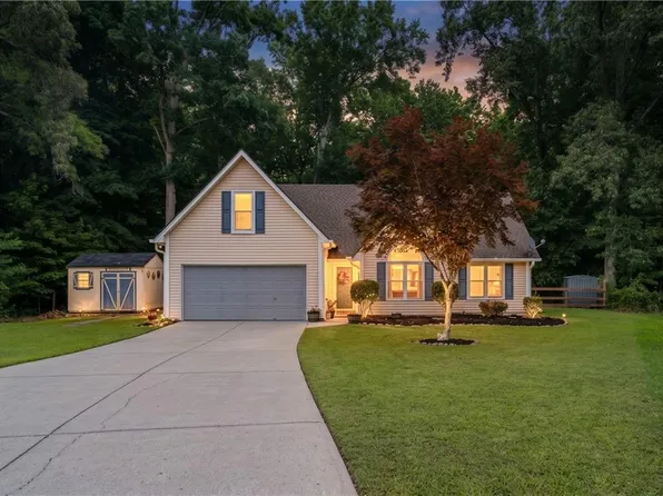 27 Otter Ln, Hoschton, GA 30548