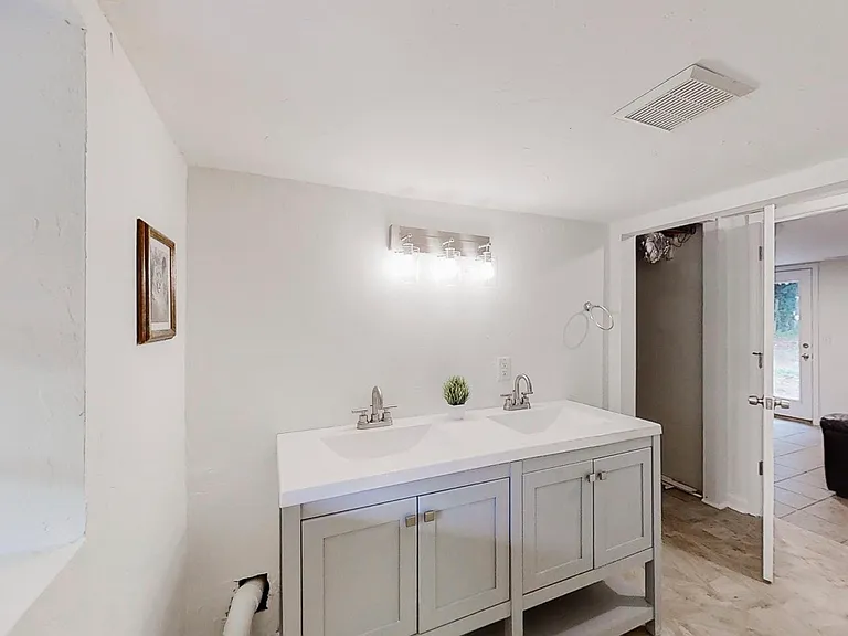 6029 Ridge Dr SE — Photo 4