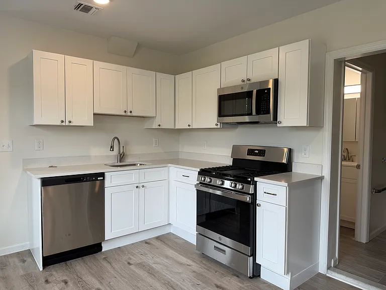 3 Alden St #5 — Photo 1