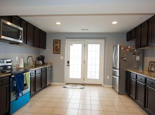 6106 Harrington St, Capitol Heights, MD 20743