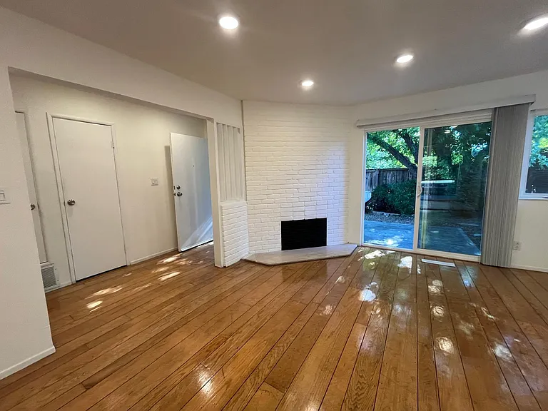 1594 Morgan Ln #A — Photo 8