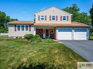 4 Barbara St, Kendall Park, NJ 08824