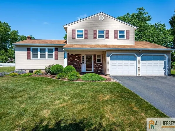 4 Barbara St, Kendall Park, NJ 08824