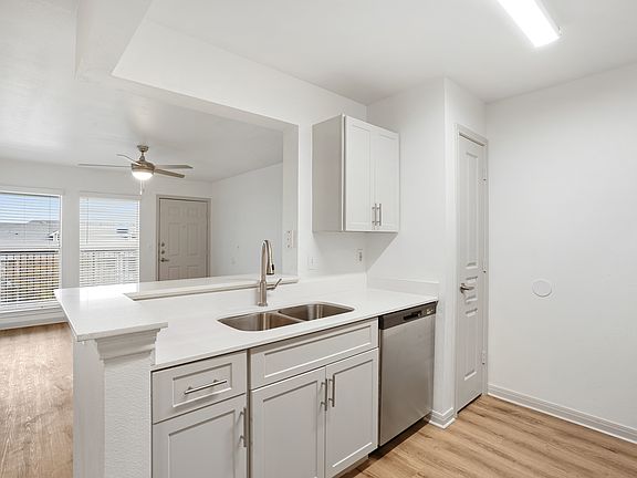 2nd image of 1001 Collinwood West Dr APT 413