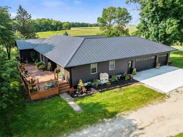 3063 Quasqueton Ave, Rowley, IA 52329