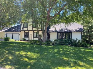 10407 Brown Farm Cir, Eden Prairie, MN 55347
