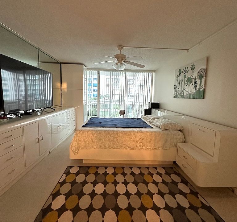 1st image of 18041 Biscayne Blvd