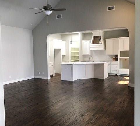 5th image of 4264 Wellesley Ave
