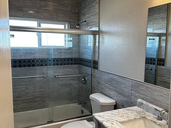 5th image of 411 Commercial Ave #B