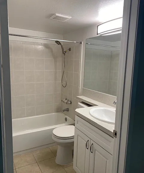 The Kelton Apartments — Photo 16