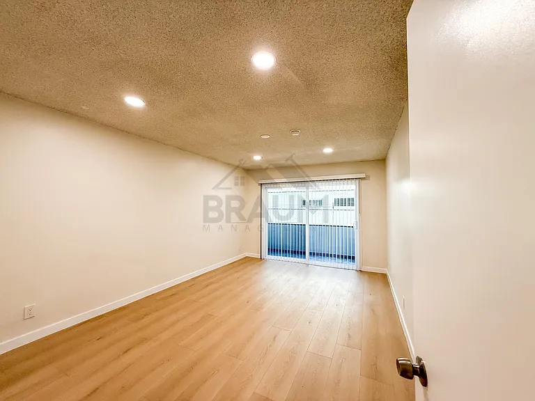 6041 WHITSETT — Photo 27