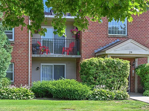 4th image of 24 Maple Crest Cir APT F