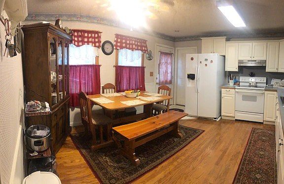 3rd image of 26135 Beech Cir