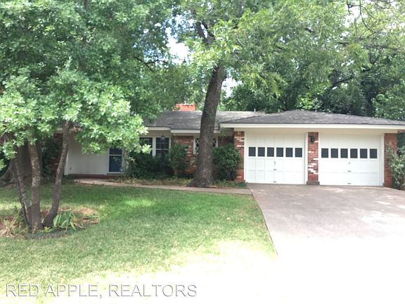 3rd image of 874 Westwood Dr