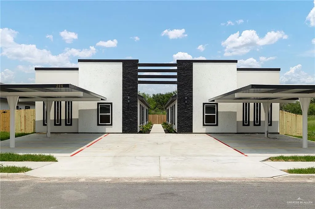 3 bed, 2.0 bath, 1161 sqft, $1,300 — Photo 1