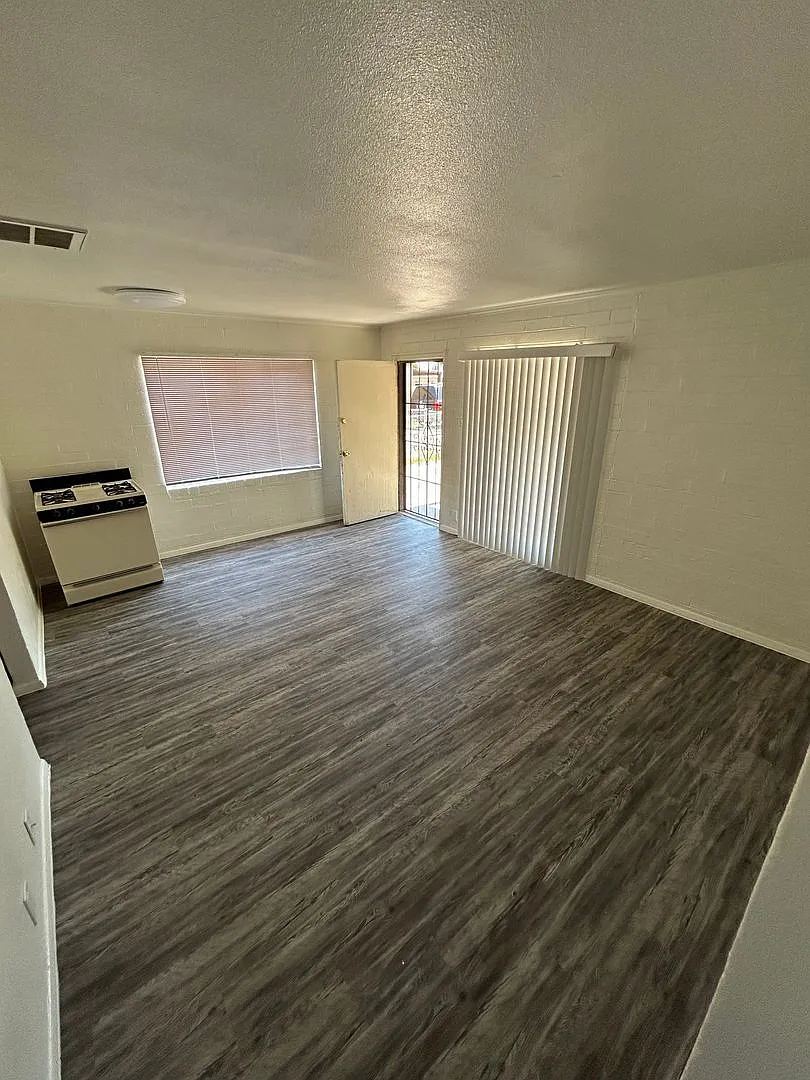 2 bed, 1.0 bath, 685 sqft, $1,199 — Photo 3