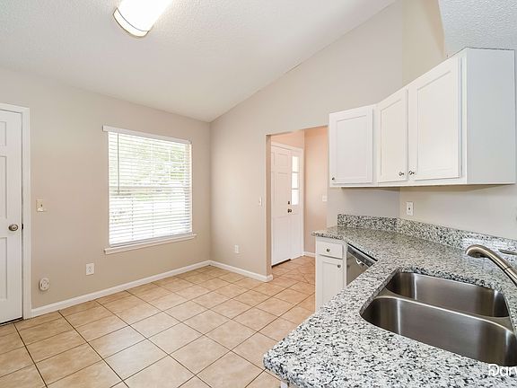 4th image of 8009 W Mactavish Way
