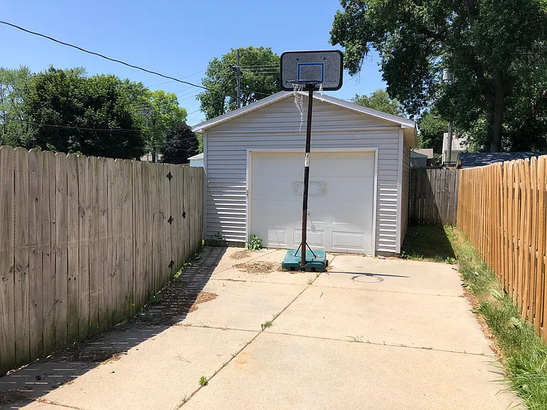 2610 Jackson St — Photo 3