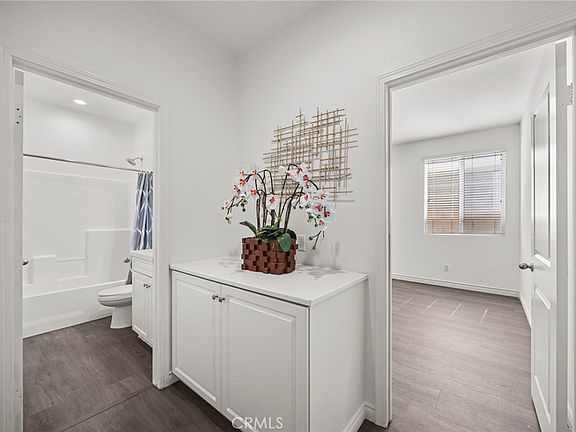 4th image of 17044 Cerritos St