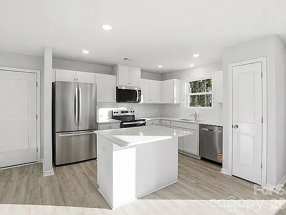 4th image of 1013 Suncrest Ave