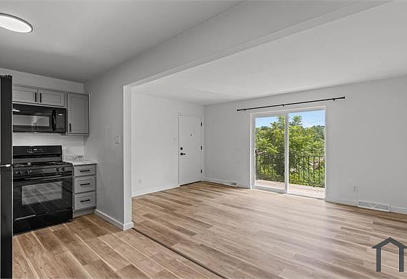 4th image of 2543 Mary Ave #2543G