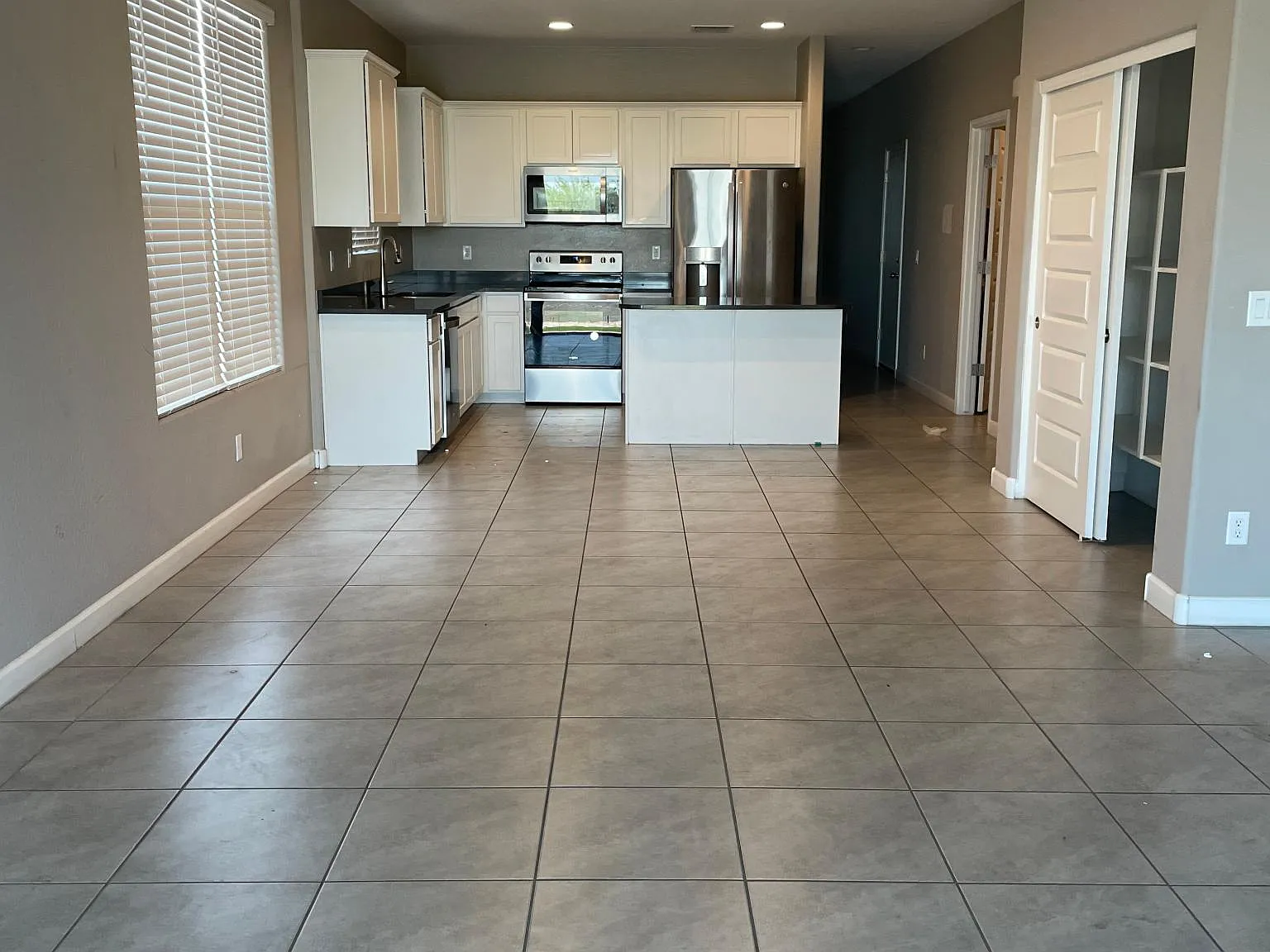 4 bed, 1915 sqft, $2,600 — Photo 4