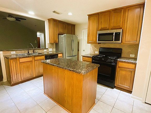 3rd image of 11923 Golden Lodge Ln