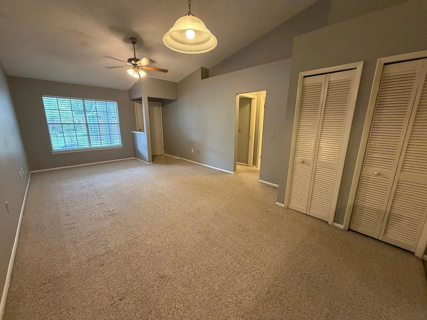 Convenient 2/2 Orlando Condo Water & Garbage Included! — Photo 3
