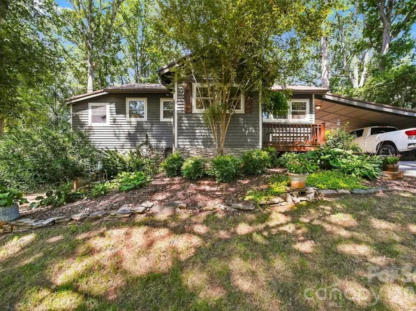 1068 5th Avenue Ct NW, Hickory, NC 28601