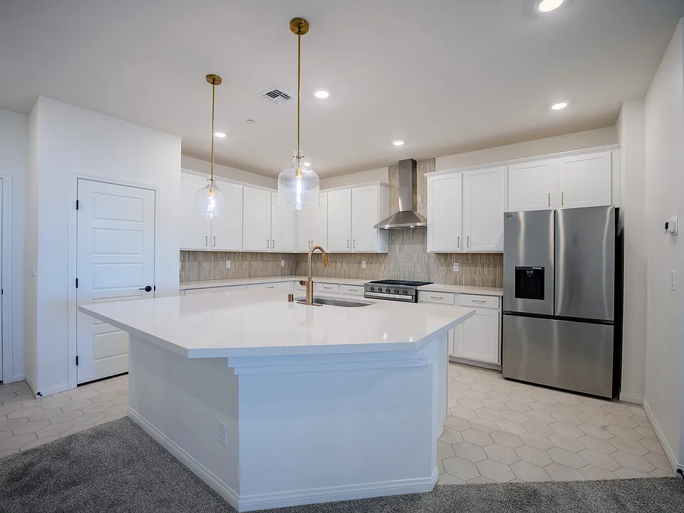 84 Hornbeck Ln