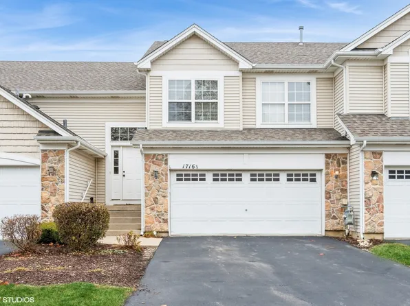 1716 Fieldstone Dr S, Shorewood, IL 60404