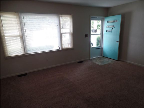 2nd image of 910 Twin Circle Dr