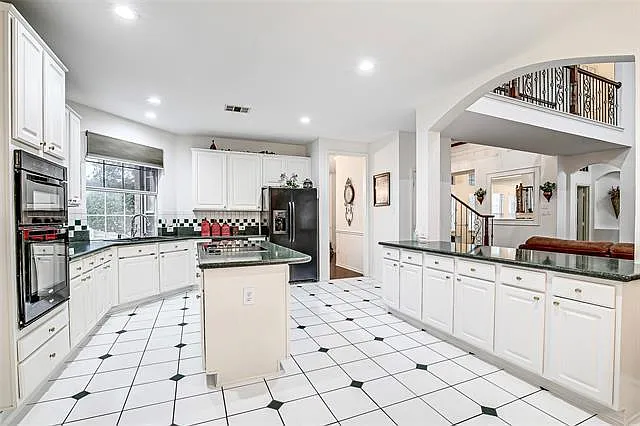2986 Hillingdon Dr — Photo 10