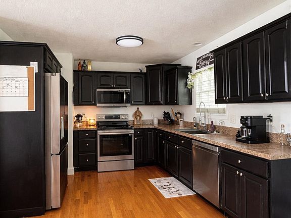 3rd image of 122 Hickory Ave