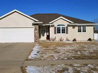 420 Coniston Cir, Sergeant Bluff, IA 51054
