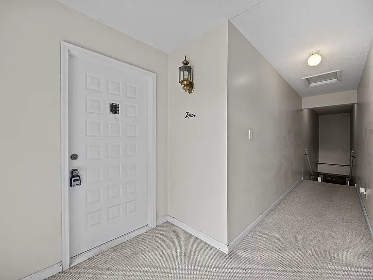 515 W 2nd St #4 — Photo 3