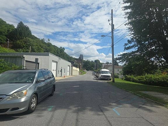 4th image of 943 Fronheiser St