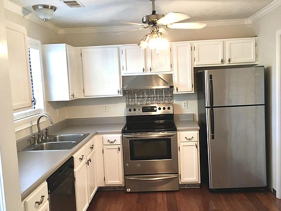 Kitchen w/stainless steel appliances