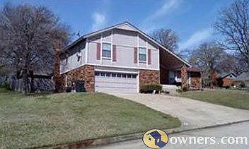 3 levels, large corner lot,privacy fenced back yard