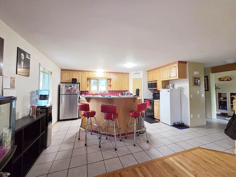 21 Langley Dr #UPPER — Photo 6