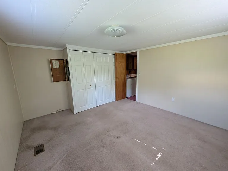 14 Seagroves St — Photo 15