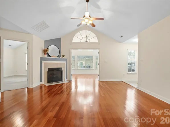 5518 Prosperity View Dr, Charlotte, NC 28269