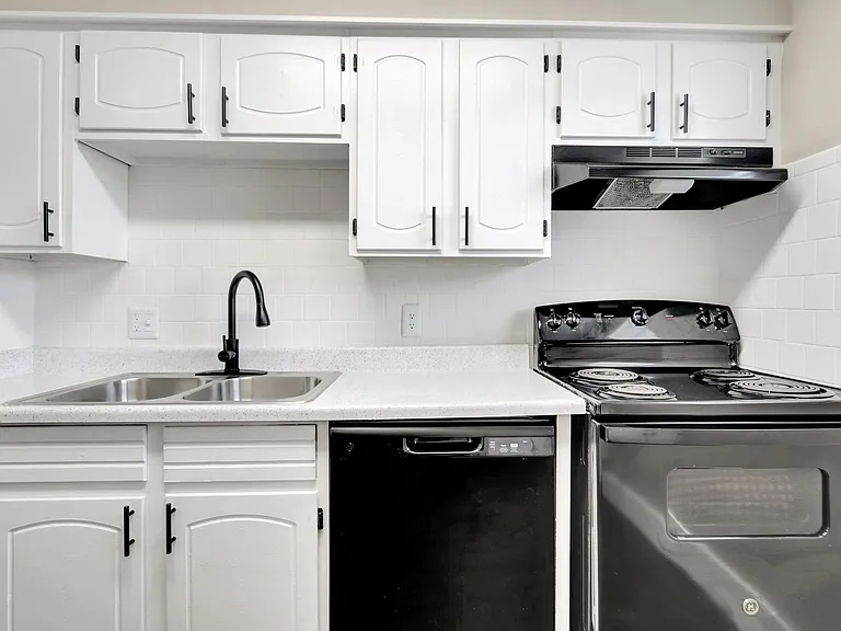 Higdon Ferry Apartments — Photo 40