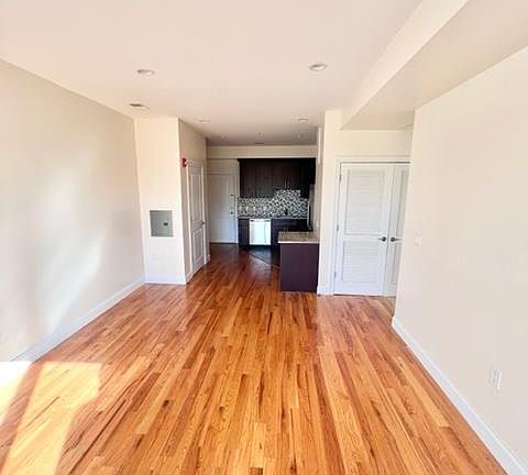 4th image of 93 N Walnut St #306