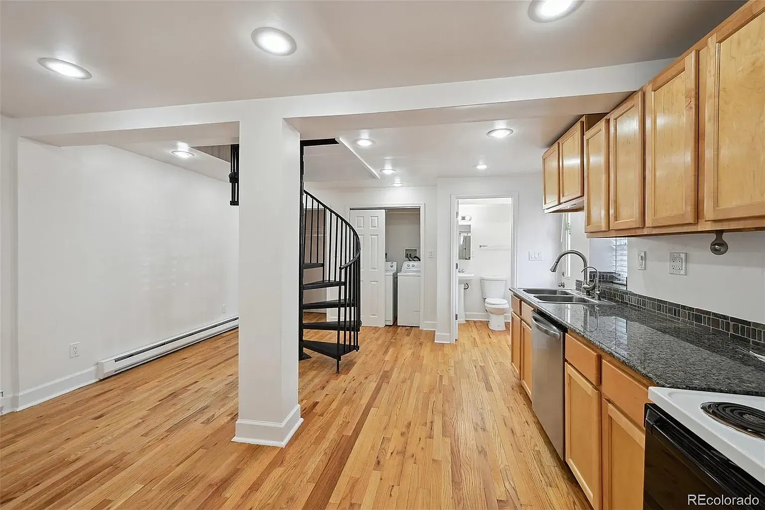 1 bed, 1.5 bath, 700 sqft, $1,595 — Photo 2
