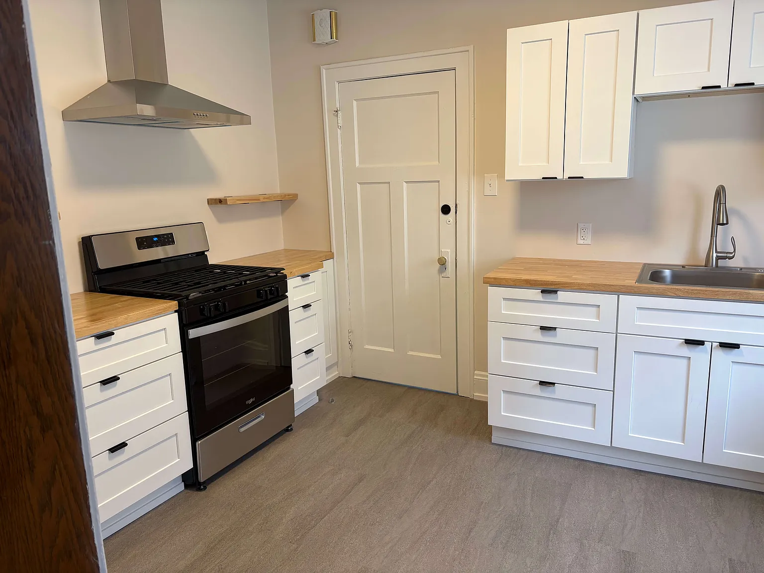 2 bed, 900 sqft, $1,300 — Photo 2