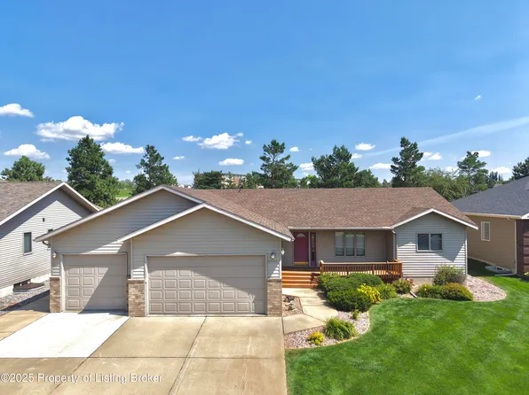 2052 Prairie Oak Dr, Dickinson, ND 58601